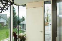 Innenansicht weiße PaXentrée Holz-Aluminium Haustür