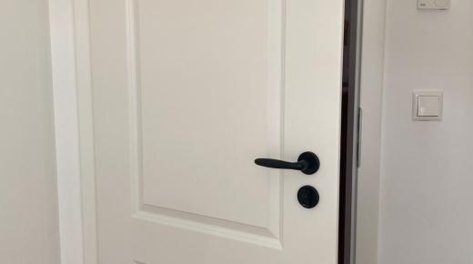 Weiße Zimmertür in Bad Kissingen